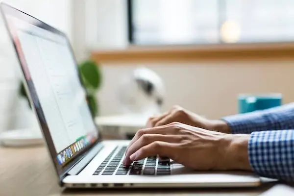 online colleges that offer laptops